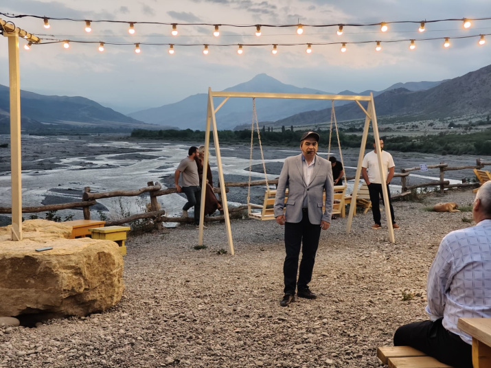 Выступление Амиля Саркарова. Фото: Дагестанское отделение РГО