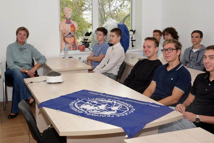 Ребята слушают доклад. Фото: Юрий Югансон/Севастопольское городское отделение РГО