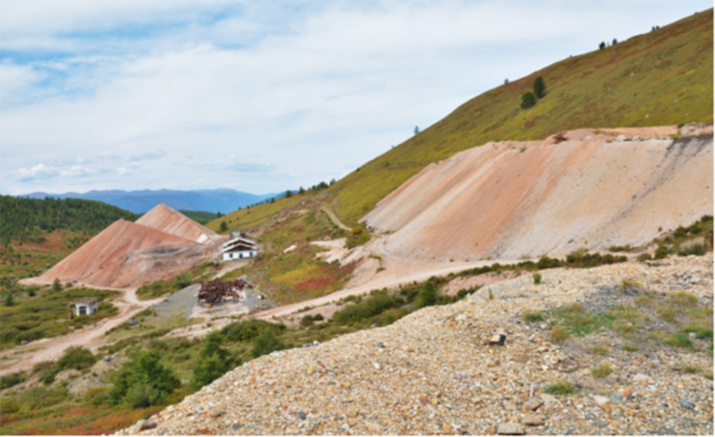 Отвалы Акташского горно-металлургического комбината. Фото: Александр Шитов