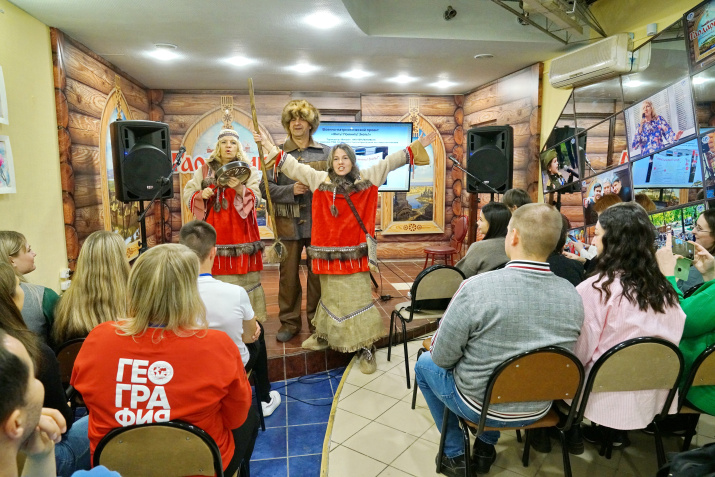 Приветствие участников было облечено в театрализованную форму. Фото Бориса Тишулина