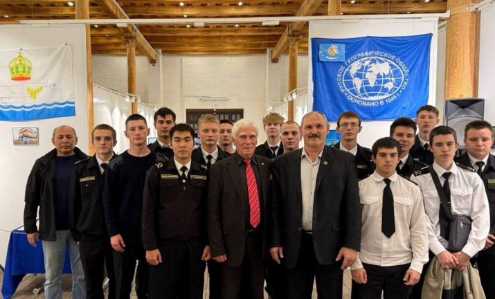 Выставка РГО\Фото курсанта Волго-Каспийского морского рыбопромышленного колледжа