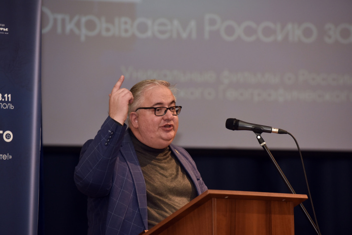 Д.Серов рассказывает о Ф.П. Литке. Фото: Юрий Югансон/Севастопольское городское отделение РГО