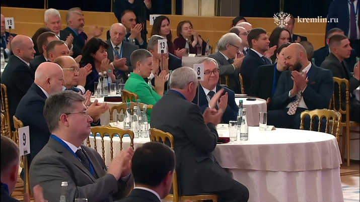 На съезде; фото: kremlin.ru