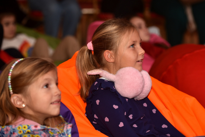 Непподельный интерес юных зрителей к фильму РГО. Фото: Юрий Югансон/Севастопольское городское отделение РГО