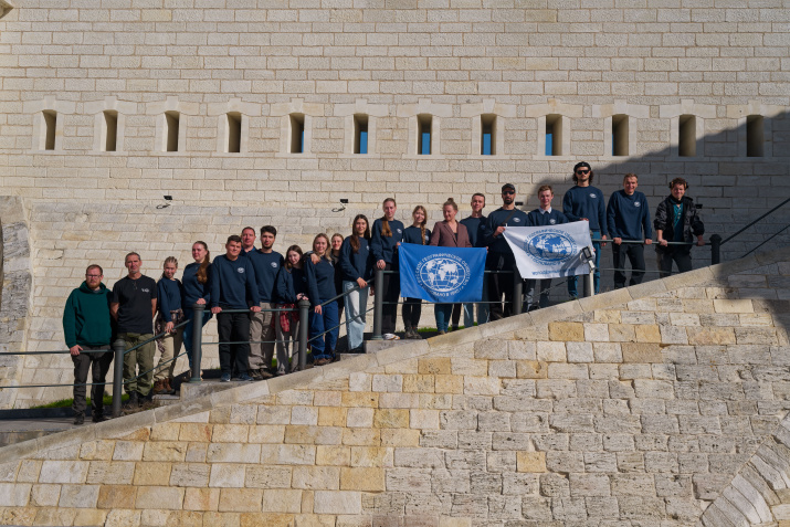 Начинающие спелеологи на Константиновской батарее. Фото: Пресс-служба МЦ РГО Крым