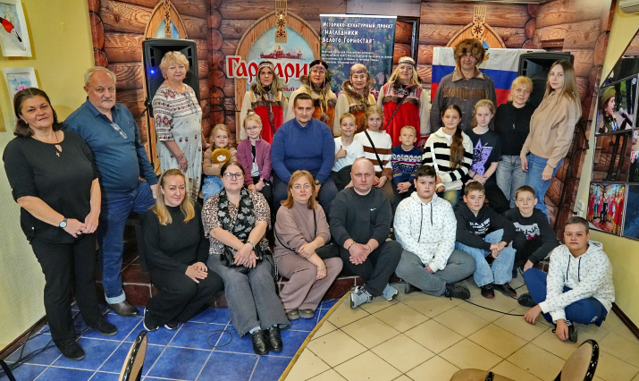 Общая фотография с зрителями, фото Бориса Тишулина