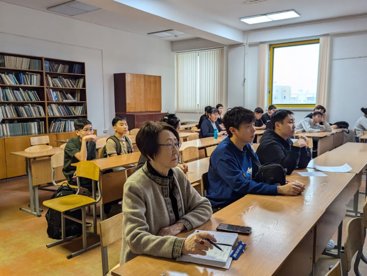 Слушатели на лекции в СВФУ