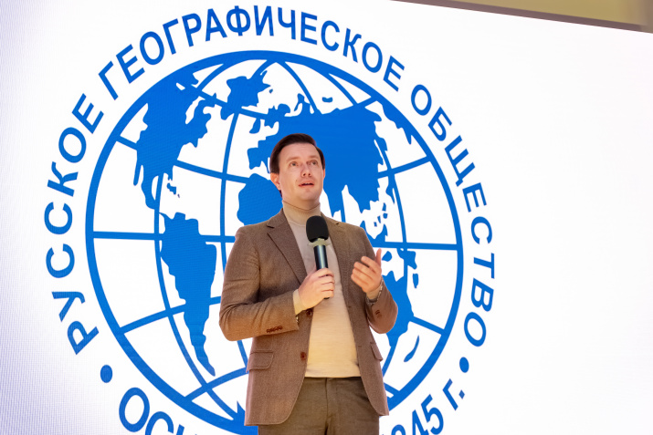 Киноленту ребятам представил Иван Чайка. Фото: Валерий Гончаров