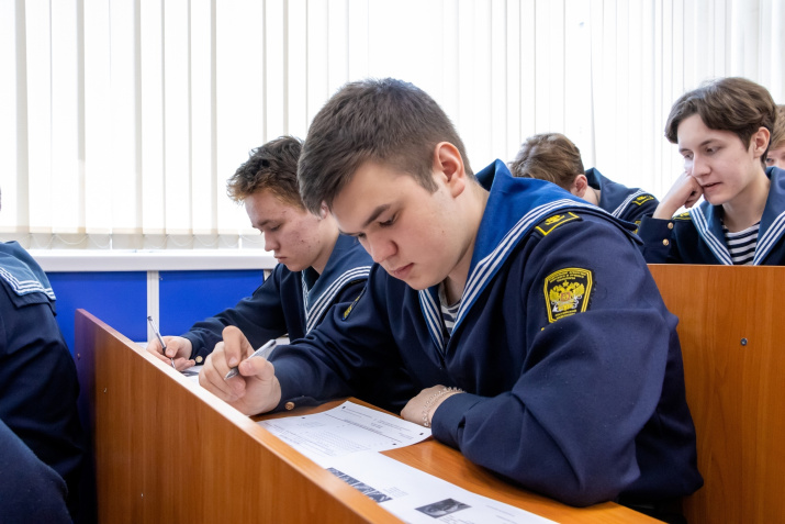 Участники диктанта на площадке ВГУВТ. Фото: из архива ВГУВТ