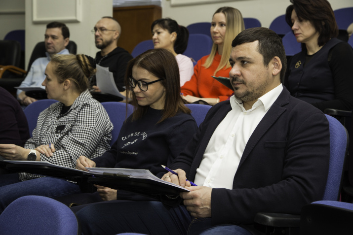 председатель отделения ВОО "РГО" в ЯНАО Андрей Умников участвует в "Географическом диктанте"