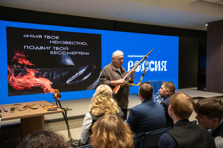 Валентин Ковальчук рассказывает о 126-й и 208-й приморских стрелковых дивизиях, погибших, но до конца выполнивших приказ «Ни шагу назад» в боях под Сталинградом Валентин Ковальчук рассказывает о 126-й и 208-й приморских стрелковых дивизиях, погибших, но до конца выполнивших приказ «Ни шагу назад» в боях под Сталинградом