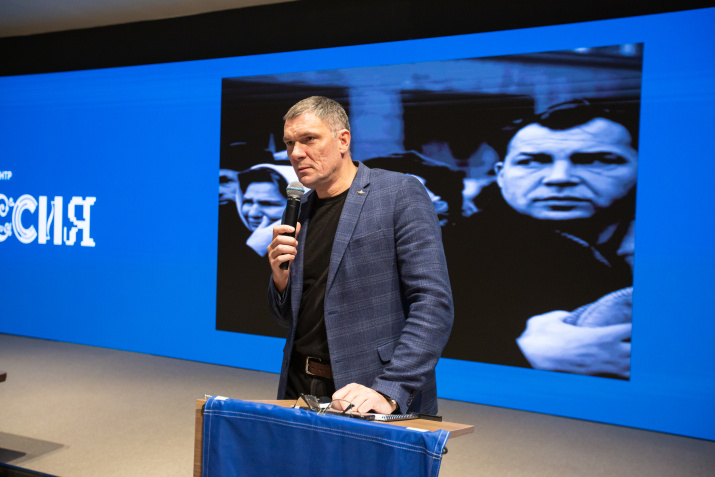 Дмитрий Пихурин представляет фильм «На самых дальних рубежах» Дмитрий Пихурин представляет фильм «На самых дальних рубежах»