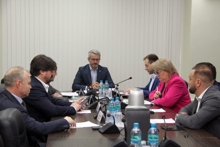 Заседание Попечительского совета ведет Александр Орионов. Фото: пресс-служба Тамбовского областного отделения РГО