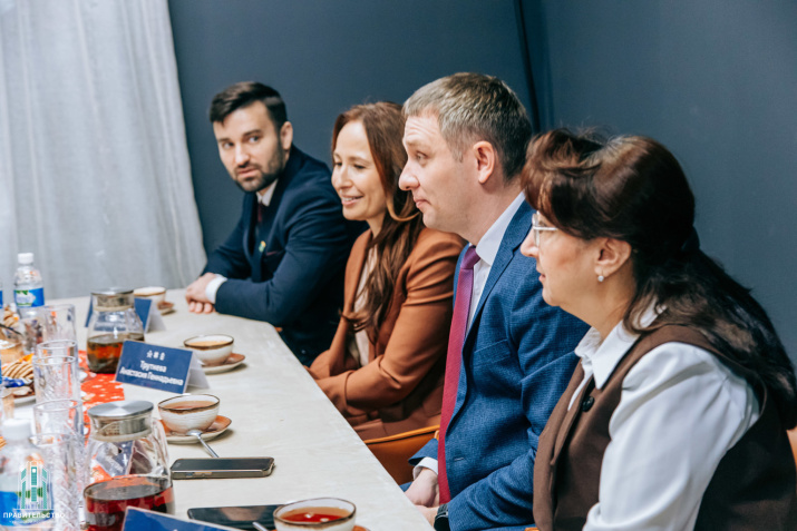 Участники деловой встречи. Фото: пресс-служба правительства Чувашской Республики Участники деловой встречи. Фото: пресс-служба правительства Чувашской Республики