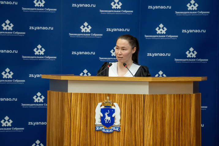 III Парламентские встречи Ямало-Ненецкого автономного округа «95 лет Ямалу: просвещение и нравственность как фундамент развития личности в эпоху перемен». Выступает Нечей Сэротэтто. Фото Андрея Сергеева