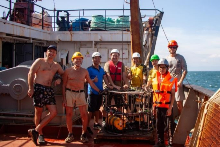 Совместный гидрофизический отряд на станции