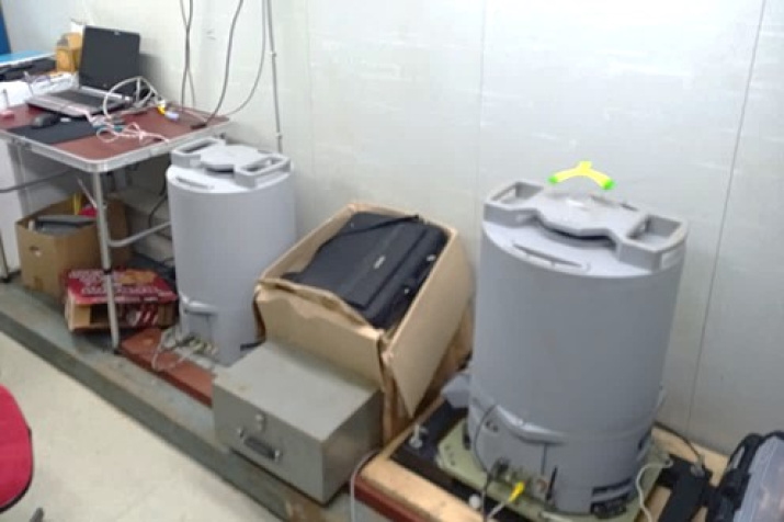 Гравиметрическая лаборатория на НИС «Академик М.А. Лаврентьев». На фотографии 2 гравиметра «Чекан-АМ», производство ЦНИИ «Электроприбор», Россия