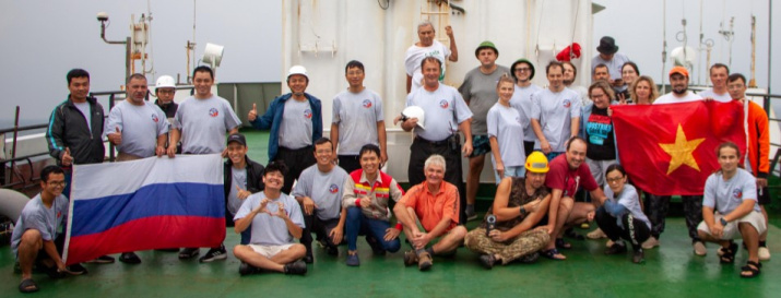 Совместный научный состав Российско-Вьетнамской экспедиции во время работ
