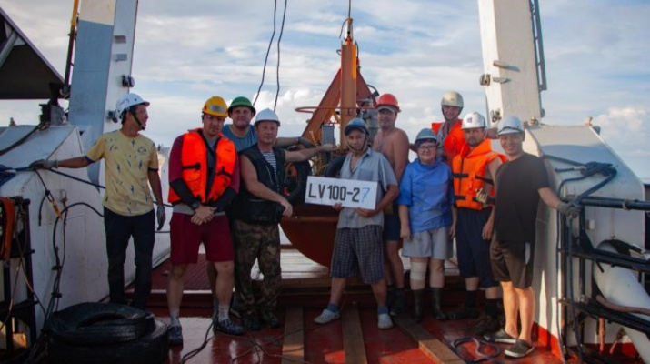 Геологический отряд после успешного подъема ДГ-1 с образцами