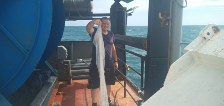 Содержание макро- и микроопластика в морских водах возрастает с удалением от Российской экономзоны