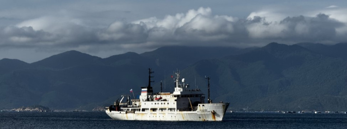 НИС «Академик М.А. Лаврентьев» на подходе к порту Камрань, 23.10.2025 г. Фото Д-ра Чан Чон Лапа