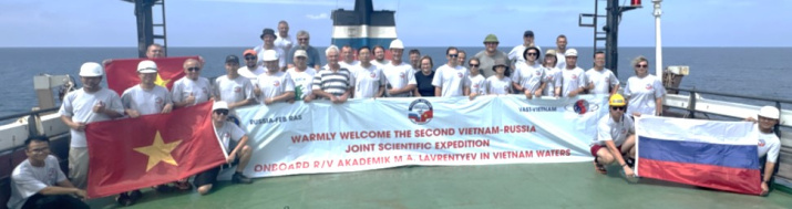 Участники экспедиции перед началом работ