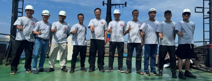 Научный состав коллег из Вьетнама