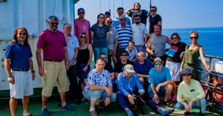 Научный состав и экипаж российской стороны