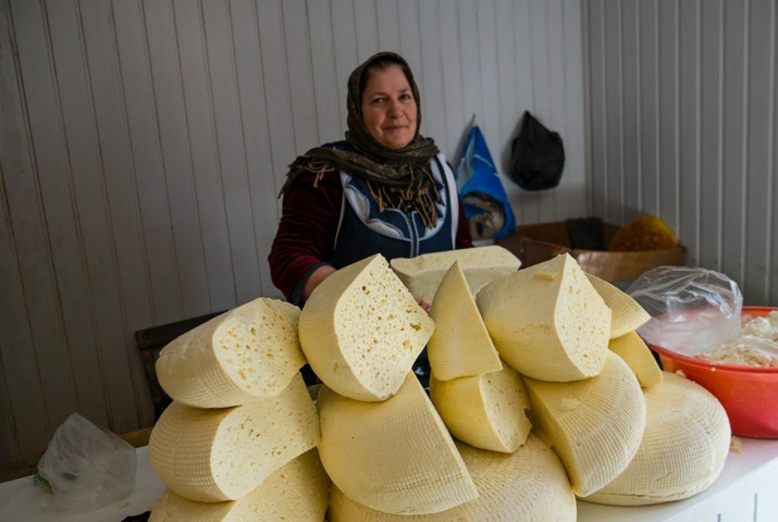 Дагестанский сыр на прилавке сельского магазина. Фото предоставлено Дагестанским республиканским отделением РГО