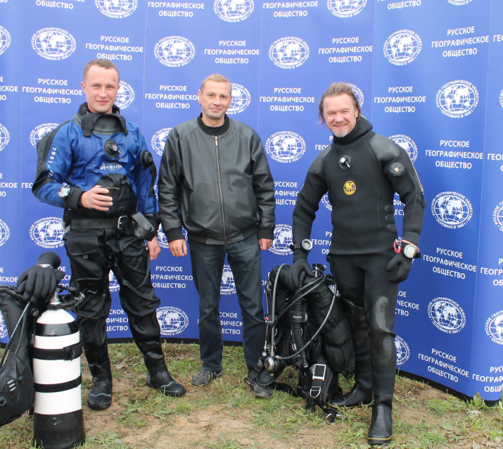 Экологическая акция у стен Петропавловской крепости 21 сентября 2013 года. Крайний справа-Александр Ингилевич, секретарь Комиссии географии океанов СПб отделения РГО. Фото: Татьяна Николаева