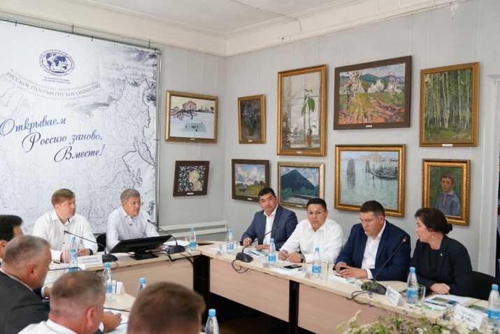 Заседание выездного совета проходило в картинной галерее села Воскресенское. Фото:Олег Яровиков