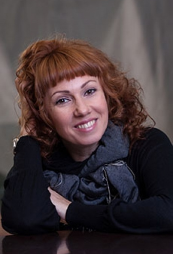 Регина Щукина - актриса Молодежного театра на Фонтанке станет ведущей Диктанта в Штаб-квартире РГО. Фото: mtfontanka.spb.ru