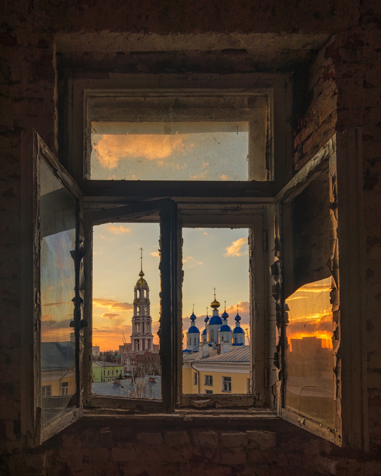 Открытая картина. Анастасия Ребизова. Пейзаж в окне. Старое окно. У окна.
