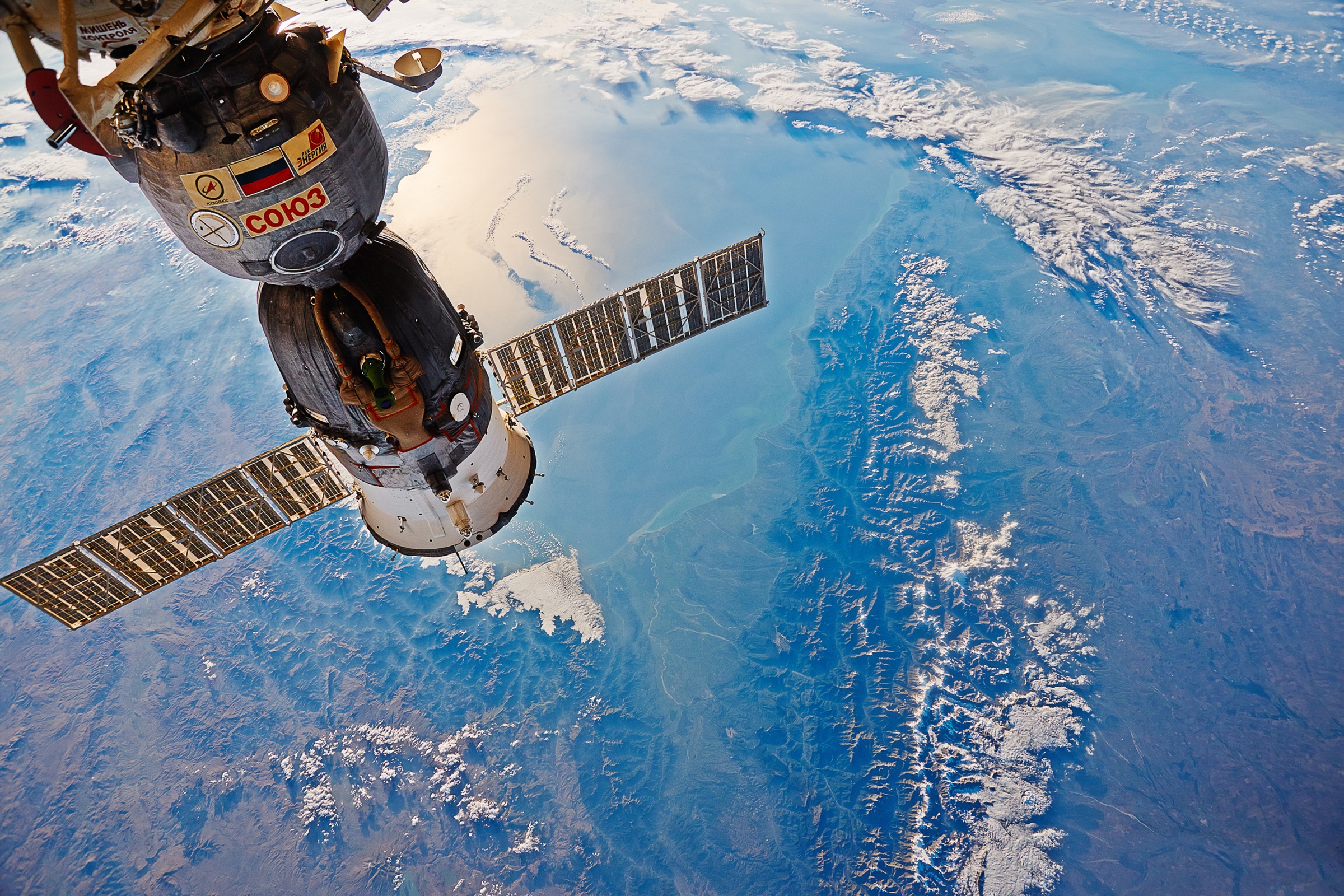 Фото космического корабля в космосе. Корабль Союз. Союз в космосе. Космонавтика. Космические корабли России.