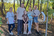 Л.Буторина с участниками НЕурока географии в Уркуста-парке. Фото: Лариса Буторина