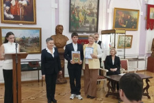 Вручала награды в номинации Ветер дальних странствий Елена Инякина; фото: Пресс-служба Тамбовского областного отделения РГО