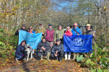 Участники эковолонтерской экспедиции и сотрудники природных парков Адыгеи перед выходом на маршрут. Фото: Вадим Дорошенко
