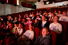 Участники кинопоказа. Фото: Мир открытий