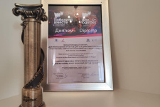 Приз МКФ "Победили вместе". Фото: пресс-служба МКФ