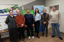 Председатель Костромского отделения РГО Дмитрий Шнур с командой издательства Модимио Председатель Костромского отделения РГО Дмитрий Шнур с командой издательства Модимио