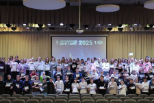 Участники диктанта на площадке МАОУ "Школа № 131". Фото: из архива школы