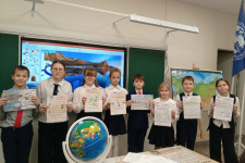«День географии» в гимназии №8 г. Шумерля. Фото: Шумерлинское местное отделение РГО "День географии" в гимназии №8 г. Шумерля. Фото: Шумерлинское местное отделение РГО