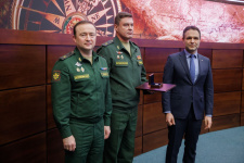 Торжественное награждение прошло в рамках заседания. Фото: Минобороны России