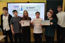 Участники акции «День географии в школе» средней школы села Яснэг. Фото: https://m.vk.com/wall-215635730_3956?z=photo-215635730_457248139%2Fwall-215635730_3956