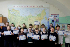 Участники мероприятия "День географии в школе". Фото представлено Тверским региональным отделением РГО