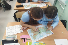 Участники просветительской акции РГО "День географии в школе" в Школе №15 г. Орла. Фото Олеся Абрамова