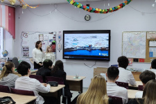 Демонстрация фильма. Фото: из архива школы № 77