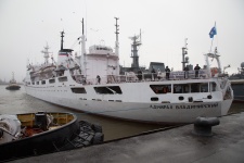 Проводы океанографического исследовательского судна "Адмирал Владимирский" в Антарктиду. Кронштадт, 6 ноября 2015 года