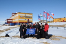 Члены экспедиции на станции "Прогресс" в Антарктиде. Фото предоставлено Управлением навигации и океанографии Министерства обороны РФ