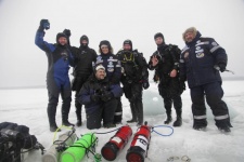 Члены подводного отряда совершили погружение на 102 метра под лед Белого моря